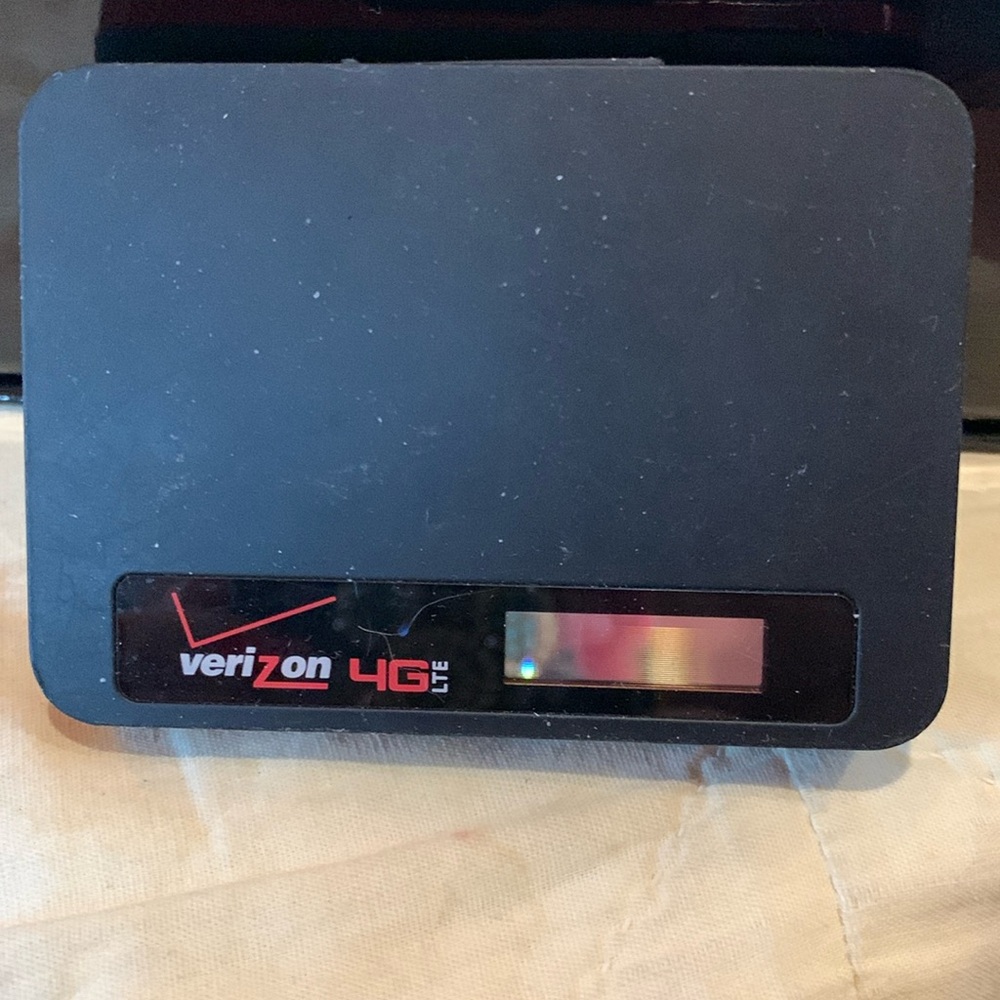 Verizon 4G LTE Ellipsis Jetpack older model